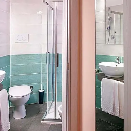 Zio Hotel 3*